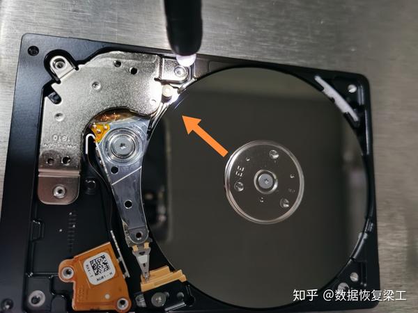 希捷新款叠瓦式移动硬盘st2000lm007,盘面划伤,数据恢复成功
