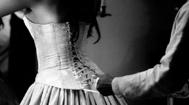 内脏下垂子宫脱落漏尿扒一扒你不知道的网红束腰