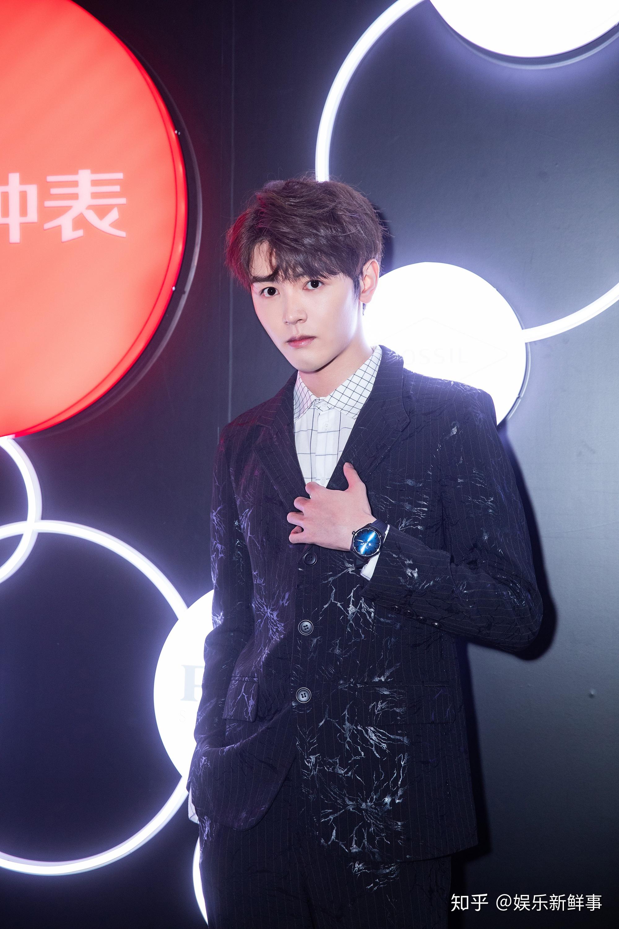 戴景耀受邀出席京东钟表之夜精致含蓄尽显时尚风范