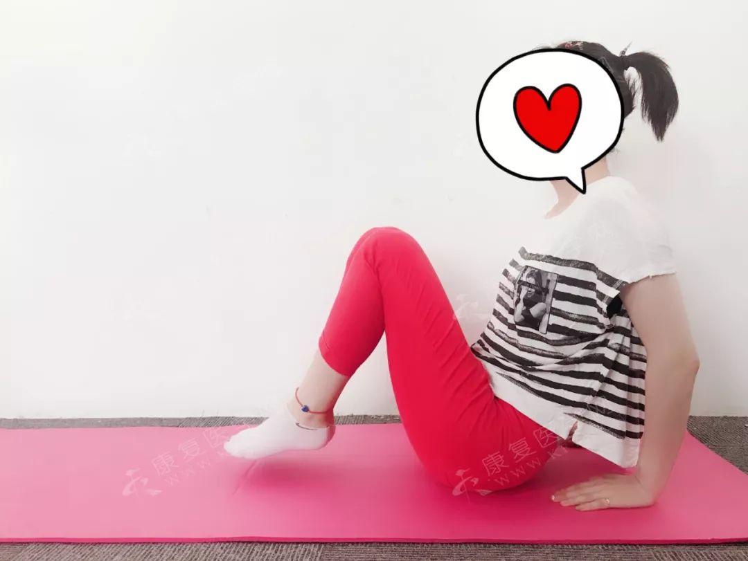 仰卧位,双腿屈曲,爽手