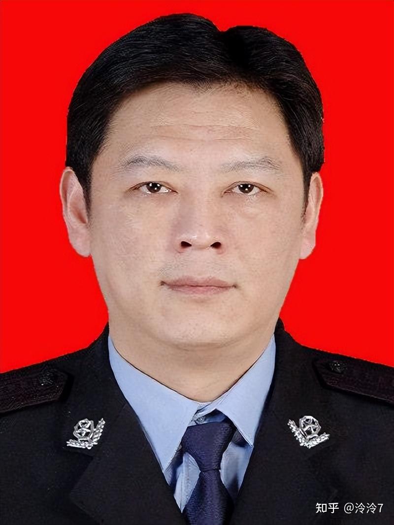 现任江西省吉安市政府副市长,党组成员,市公安局党委书记,局长.