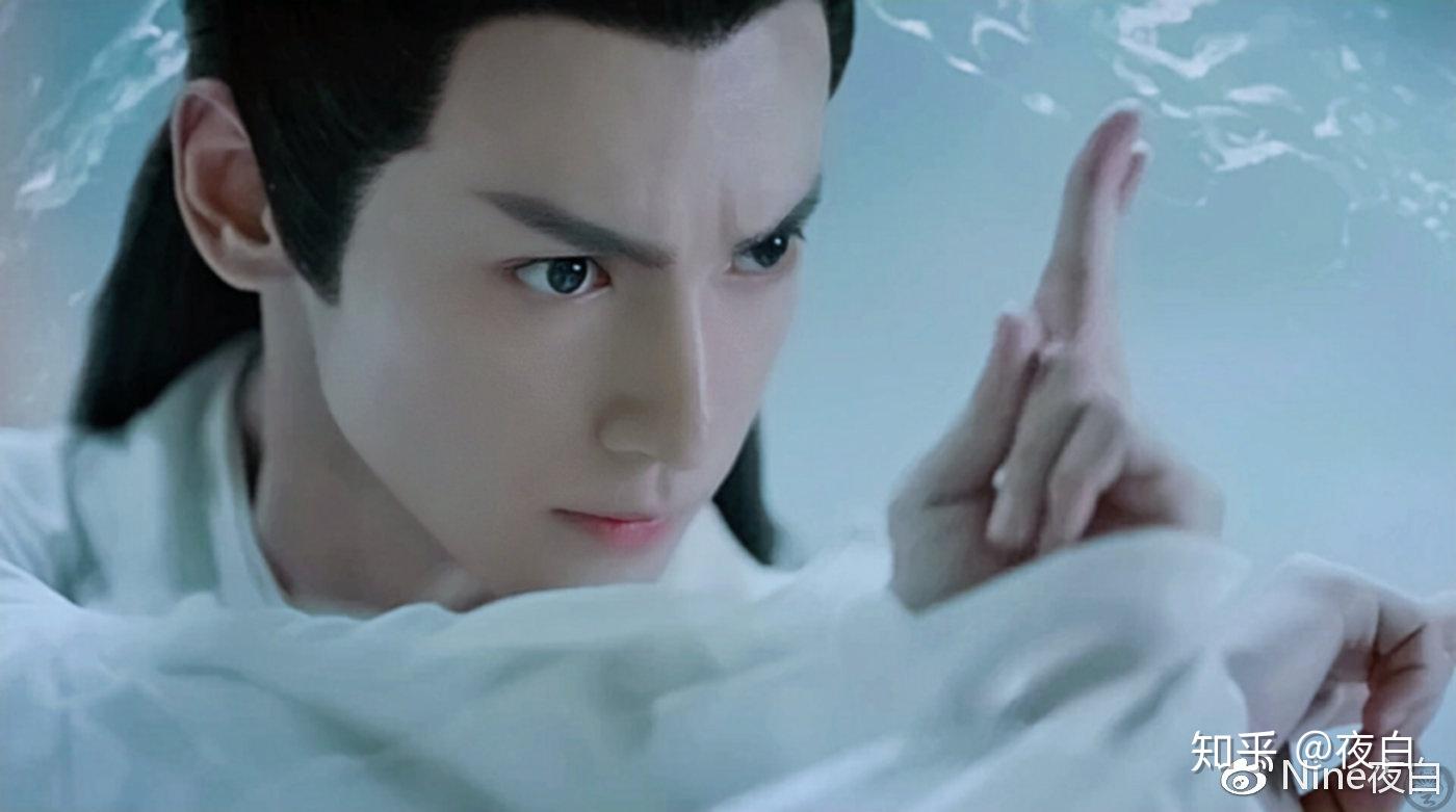 因此,当燎原君那般冷眼相对把他撵走时,他眼里的痛又那般让人不甘吧.