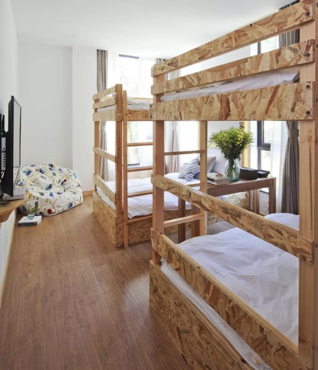 在山的那边海的那边有一所叫青籁的房子面朝大海四季花开