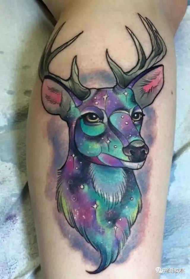 颜色对比,视觉分部等等问题来决定使用什么颜色,而纹身师通常又比较