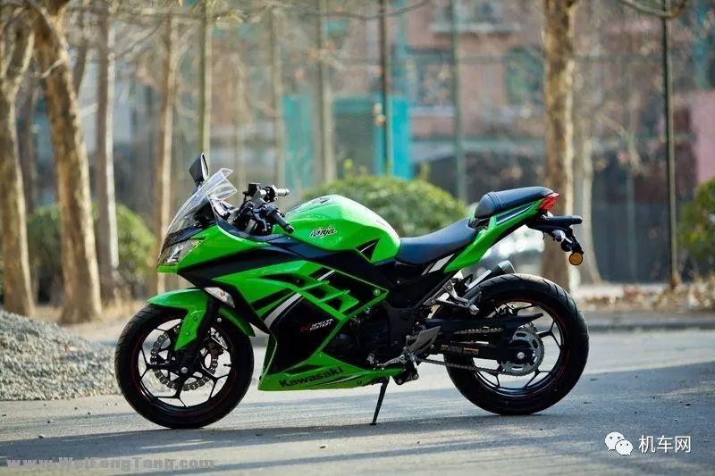 了解很多车型后,不钟爱能跑299震撼得无以复加的r1,唯独爱上了川崎!