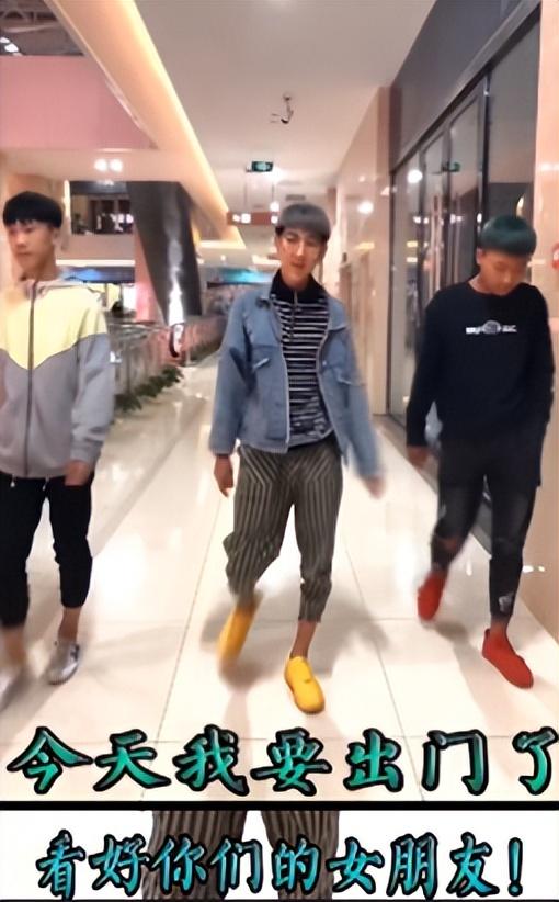 "你的寒王"就这样成为了快手最有名的网红之一,那时候他"摇"的还是