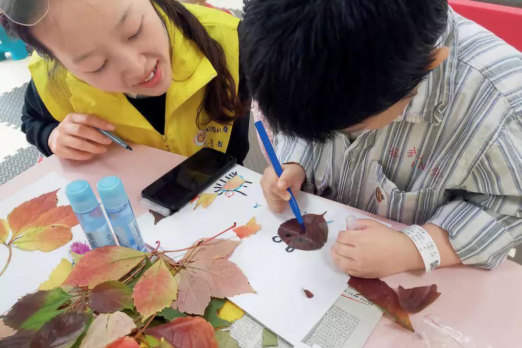 王霜霜刘媛媛图片