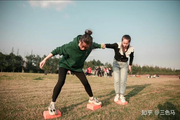 游戏团建_建房子的游戏_建男抢钱团