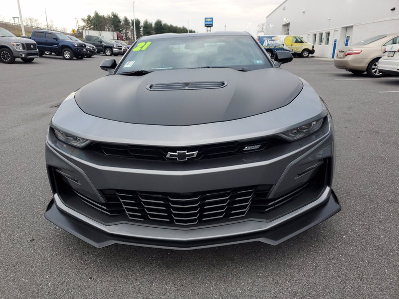 新款雪佛兰科迈罗更激进更运动的造型运动气势营造得很到位