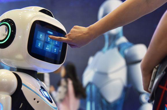 谈及aiot的落地应用,康行科技联合创始人潘江宇直言,人工智能技术很火