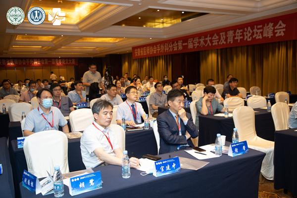 省医师协会手外科分会主任委员,安徽医科大学第一附属医院周洪翔教授