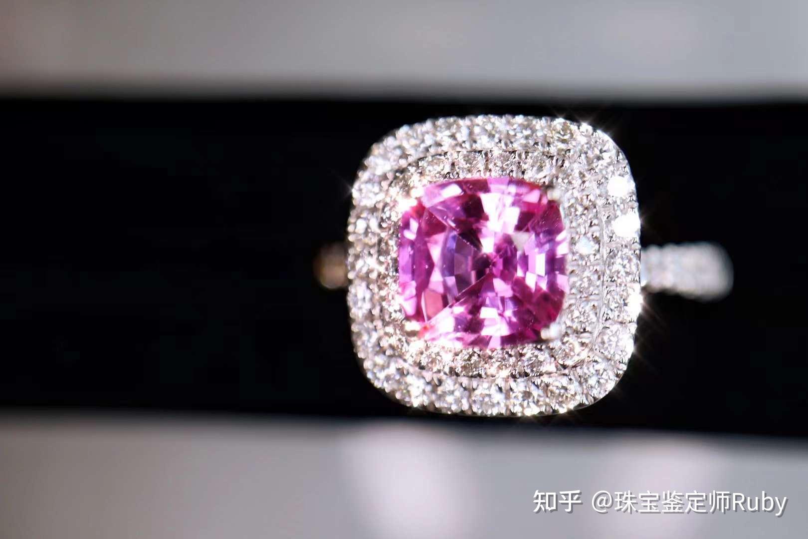 Gübelin Flaming Grace 帕帕拉恰粉色蓝宝石戒指 | iDaily Jewelry · 每日珠宝杂志