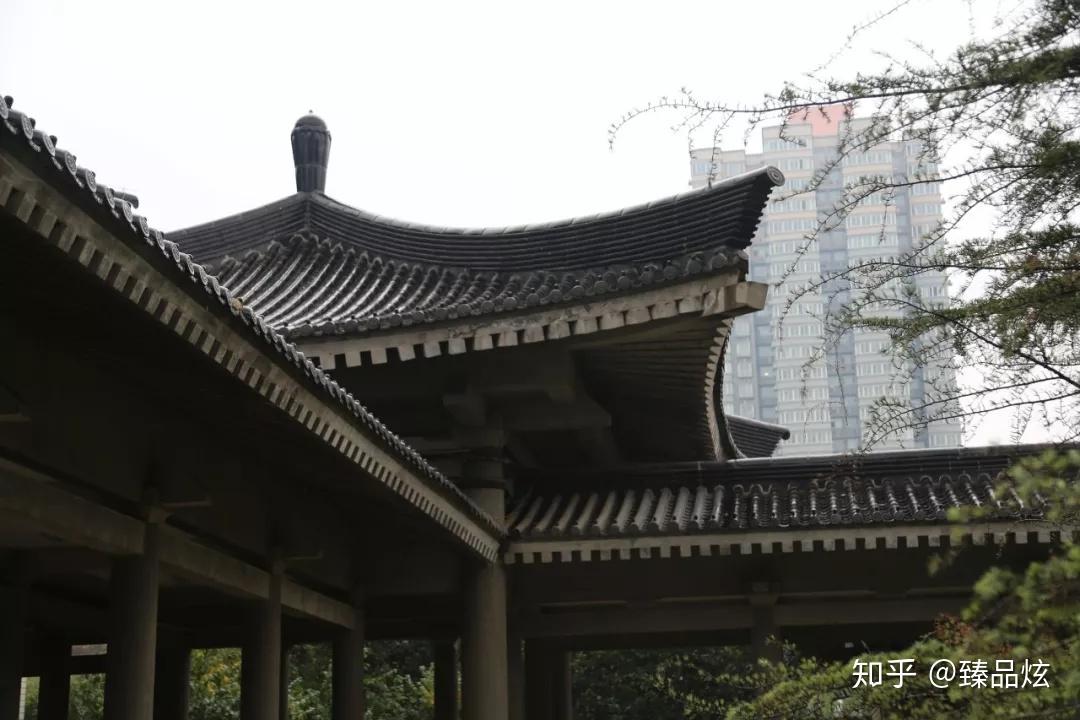 于西安市三桥镇高窑村窑藏,这个地方在西汉时期属于上林苑遗址范围,为