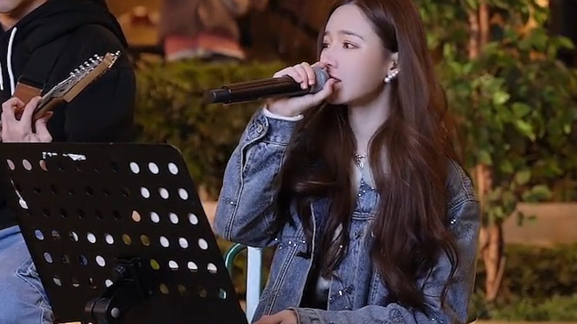 国家队又出来欺负人了吴碧霞翻唱广寒宫上演开口跪