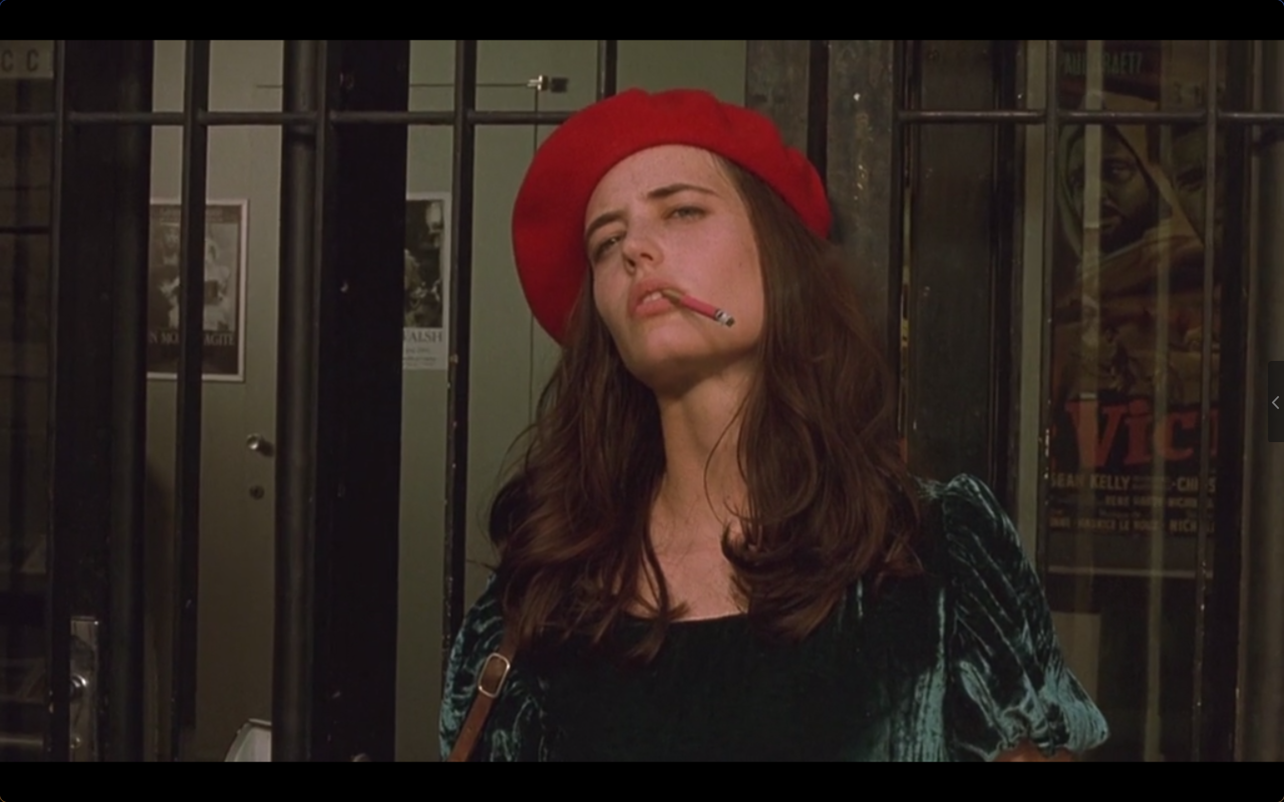 《戏梦巴黎》是冲了伊娃格林去看的,看过很多粗粗浅浅的影评和介绍都