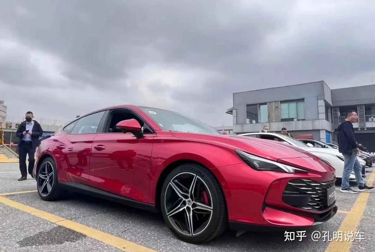 多色名爵7实车,称之“西装暴徒”不过分,电磁悬架带限滑 - 知乎