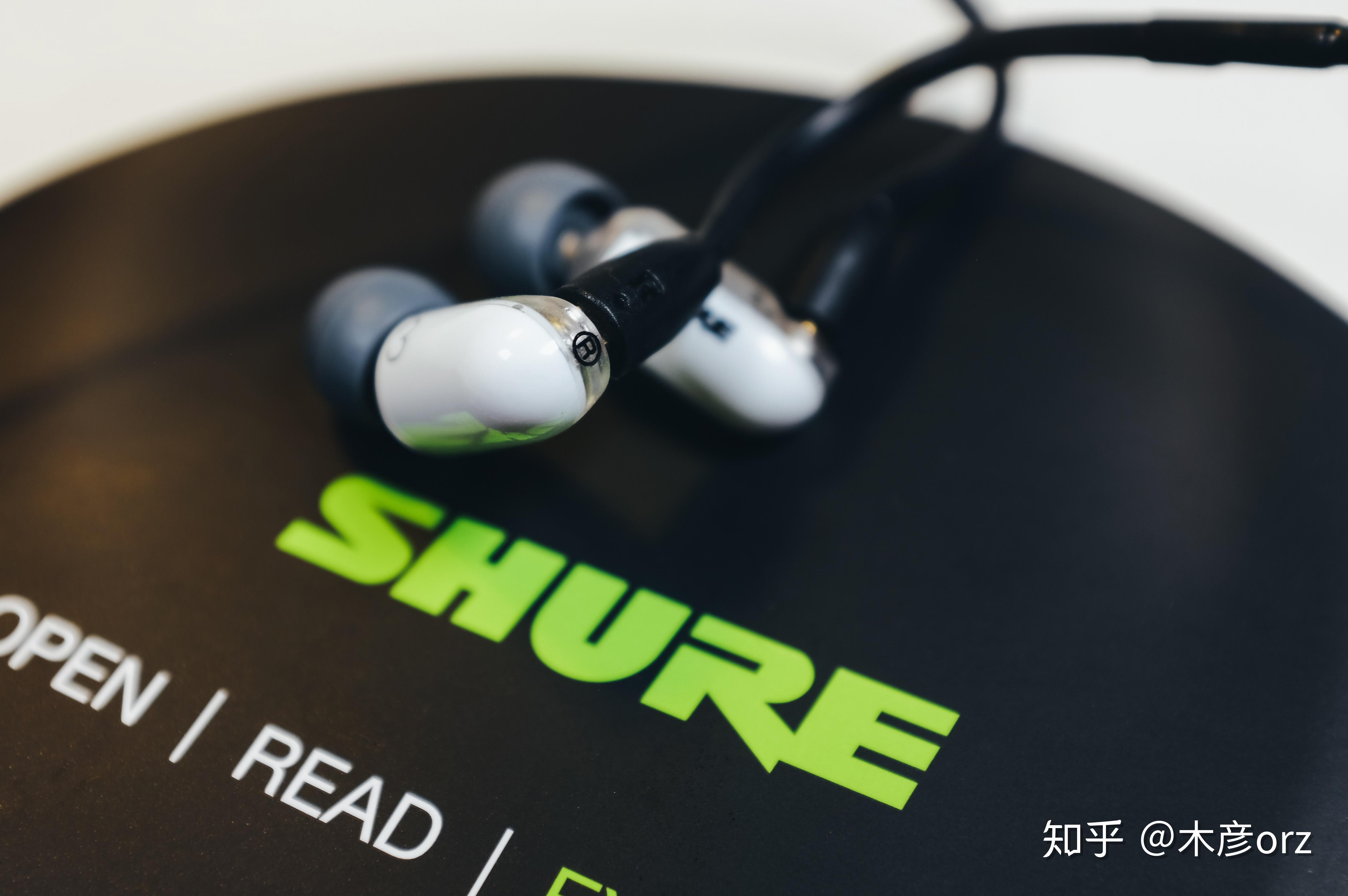 e3c类似,不过材质和做工有了巨大的进步,外壳材质方面依旧是舒尔习惯