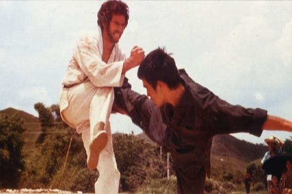 罗礼士为何不敢在琳达面前向李小龙踢高位腿法原来如此