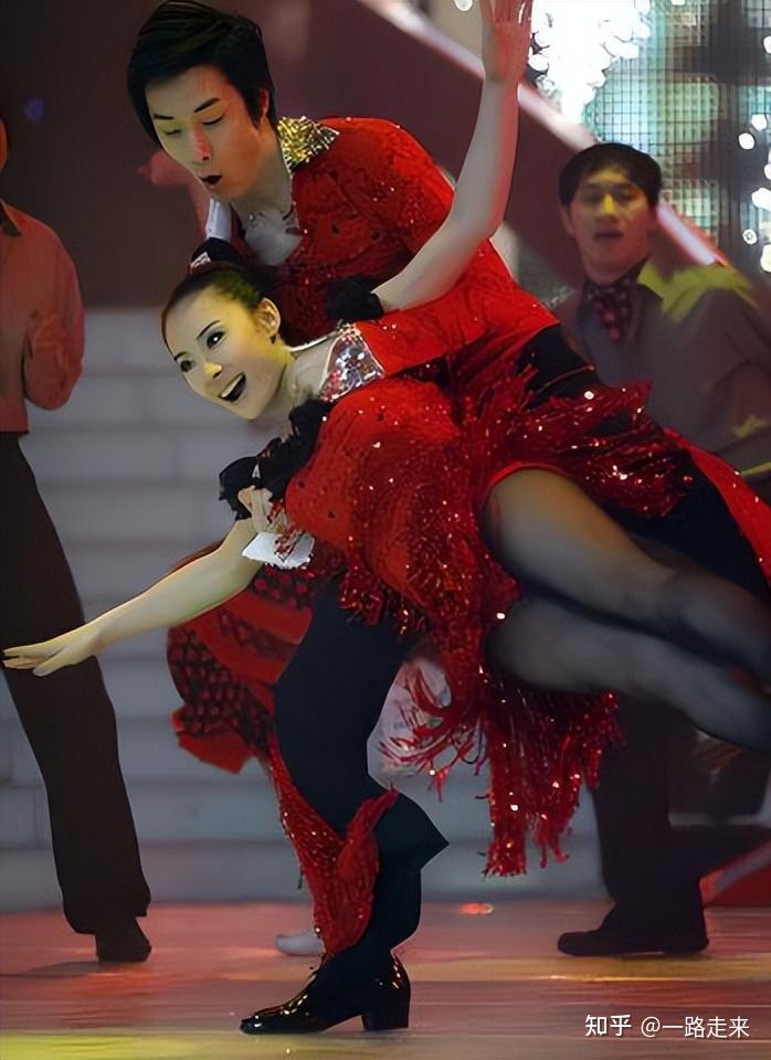 有一段时间,刘璇频繁地参加综艺节目,唱歌跳舞样样都来.