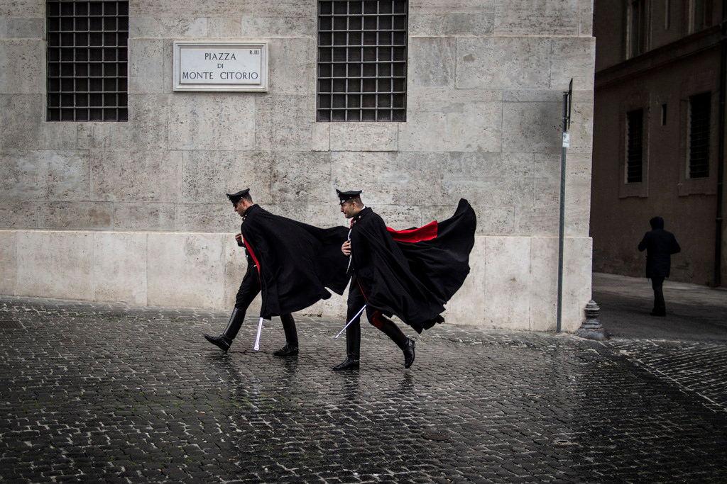 在我看来,意大利国家宪兵,也就是卡宾枪骑兵队的军服最帅气不过了.