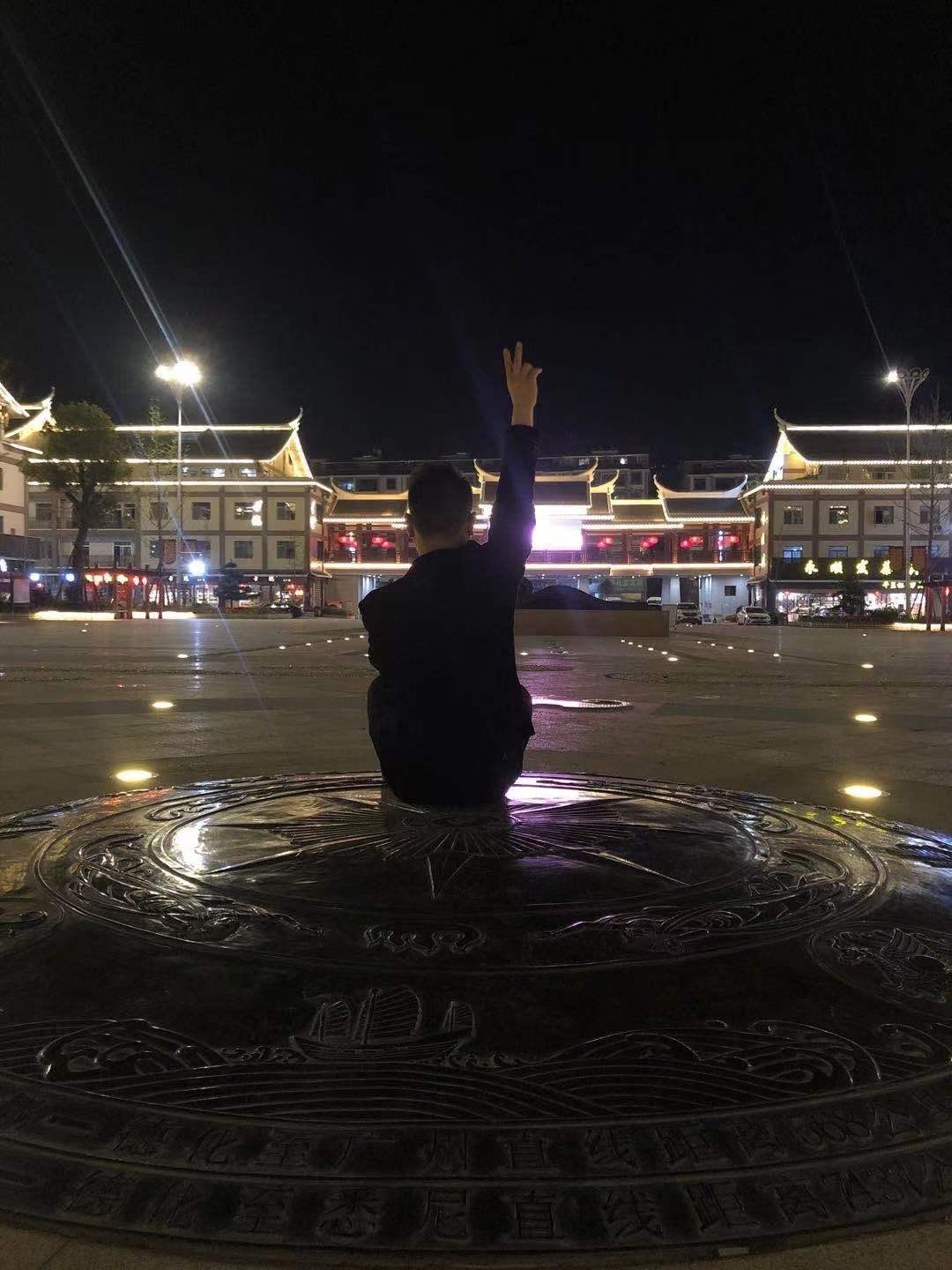 最后放个楼主背影图,欢迎五湖四海的朋友们来访.