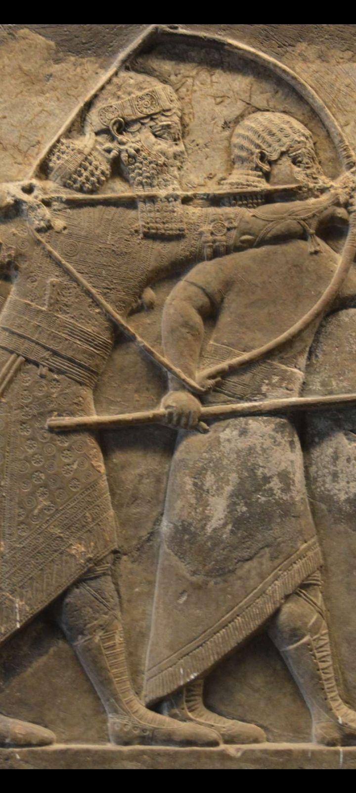 亚述首都尼尼微,国王阿舒尔巴尼拔北王宫里的一块技艺精湛的狩猎浮雕