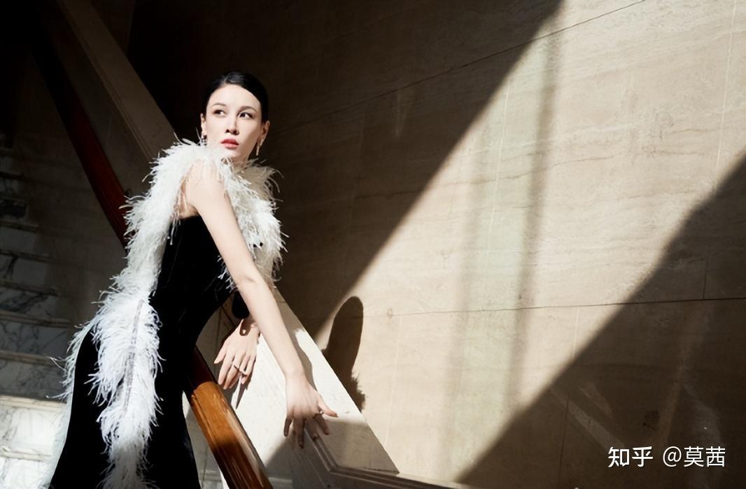 张蓝心大胆时尚照曝光曾与男星共浴引热议