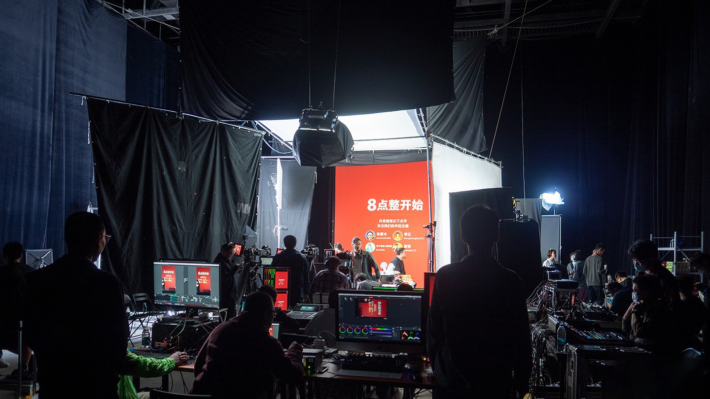 如何最低成本搭建专业直播间至少要花多少钱