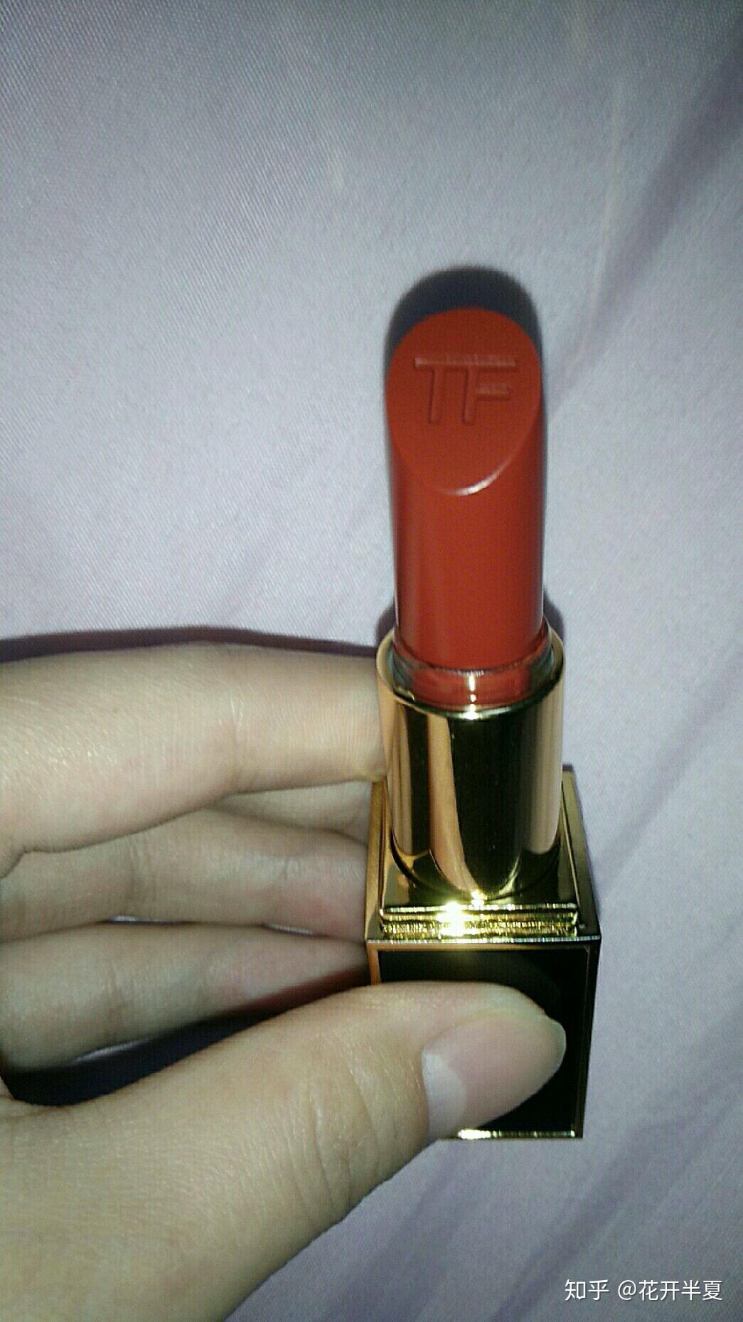 大佬们会鉴别tf口红真假嘛 我看挺急的?