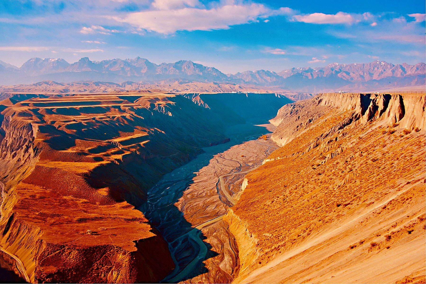 奇美壮观的红山大峡谷(4)
