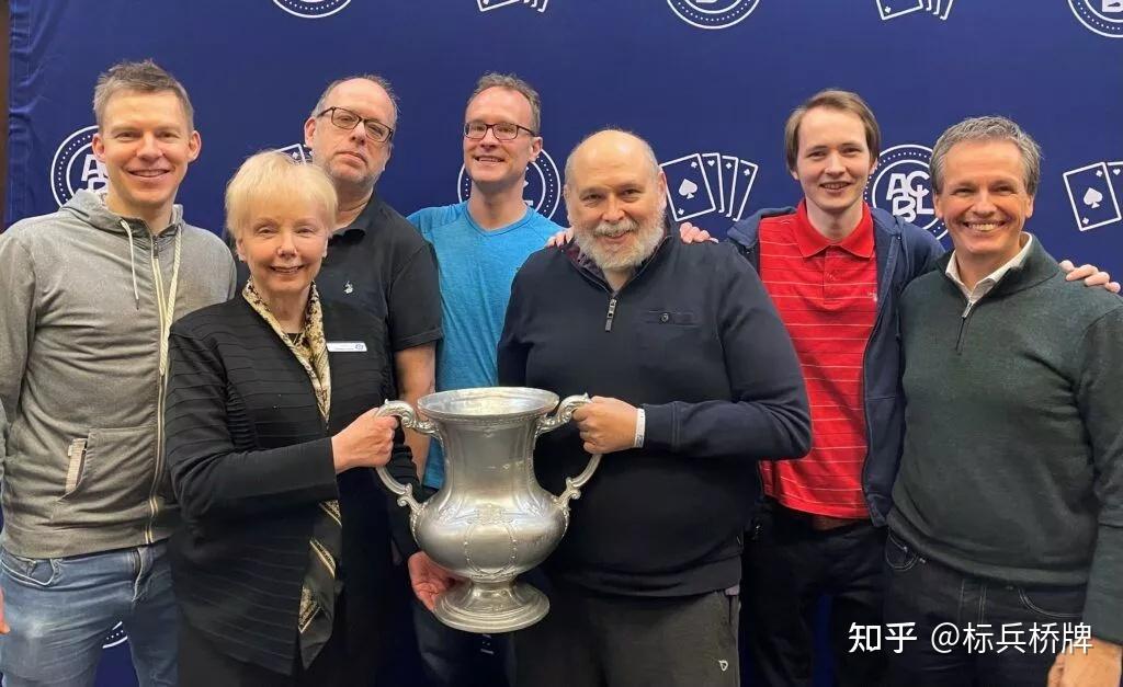 rosenthal队捧起范德比尔特杯