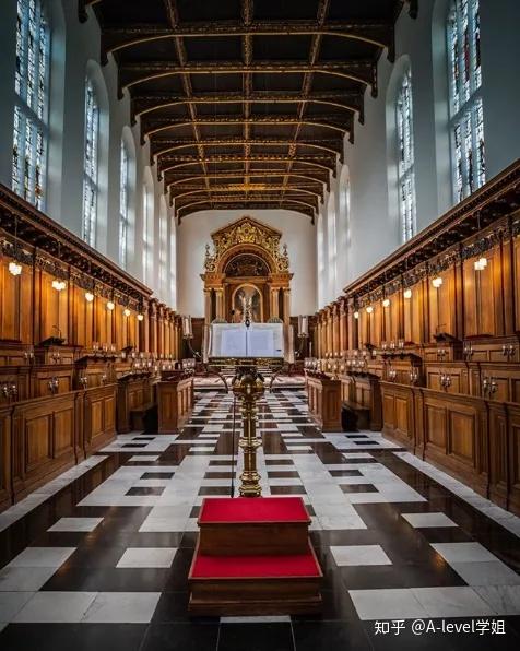 东盎格利亚的冬天非常冷老旧的学院虽然看起来很棒,但又冷又通风.