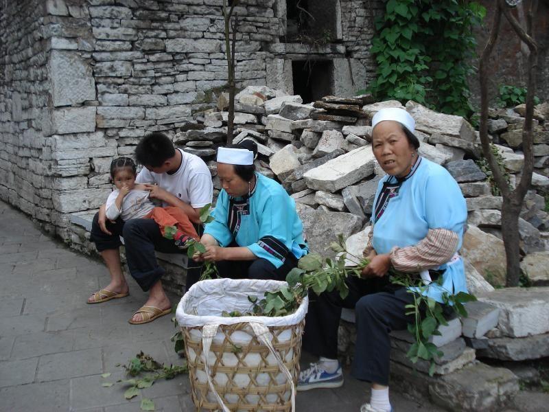 汉族警惕少数民族人口_少数民族简笔画(2)
