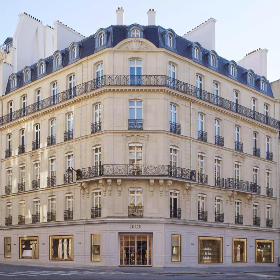 永不落幕的回顾展！探秘 Dior重装开业的巴黎老店和品牌展览馆 知乎