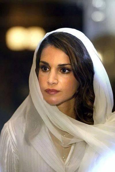 从难民到阿拉伯第一王后这个姑娘酷到骨子里