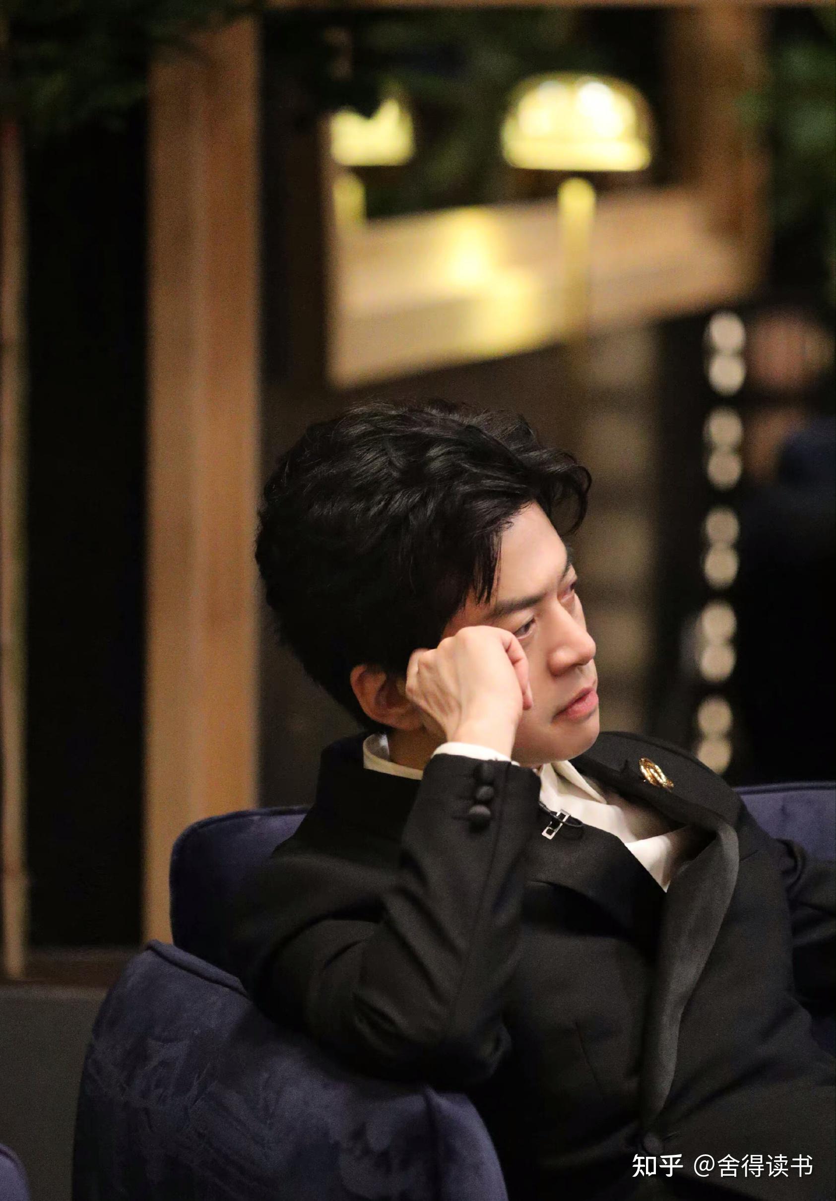 纪录片里面提到了一部电影《杯酒人生》,忘记是不是有看过,只是突然有