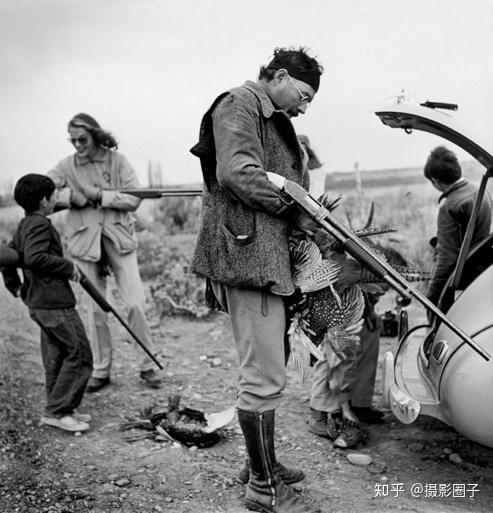 罗伯特卡帕如果你的照片拍得不够好那是因为你靠得不够近