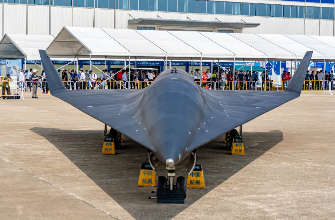 隐身设计外形科幻的无侦8无人机让敌人航母无处遁逃