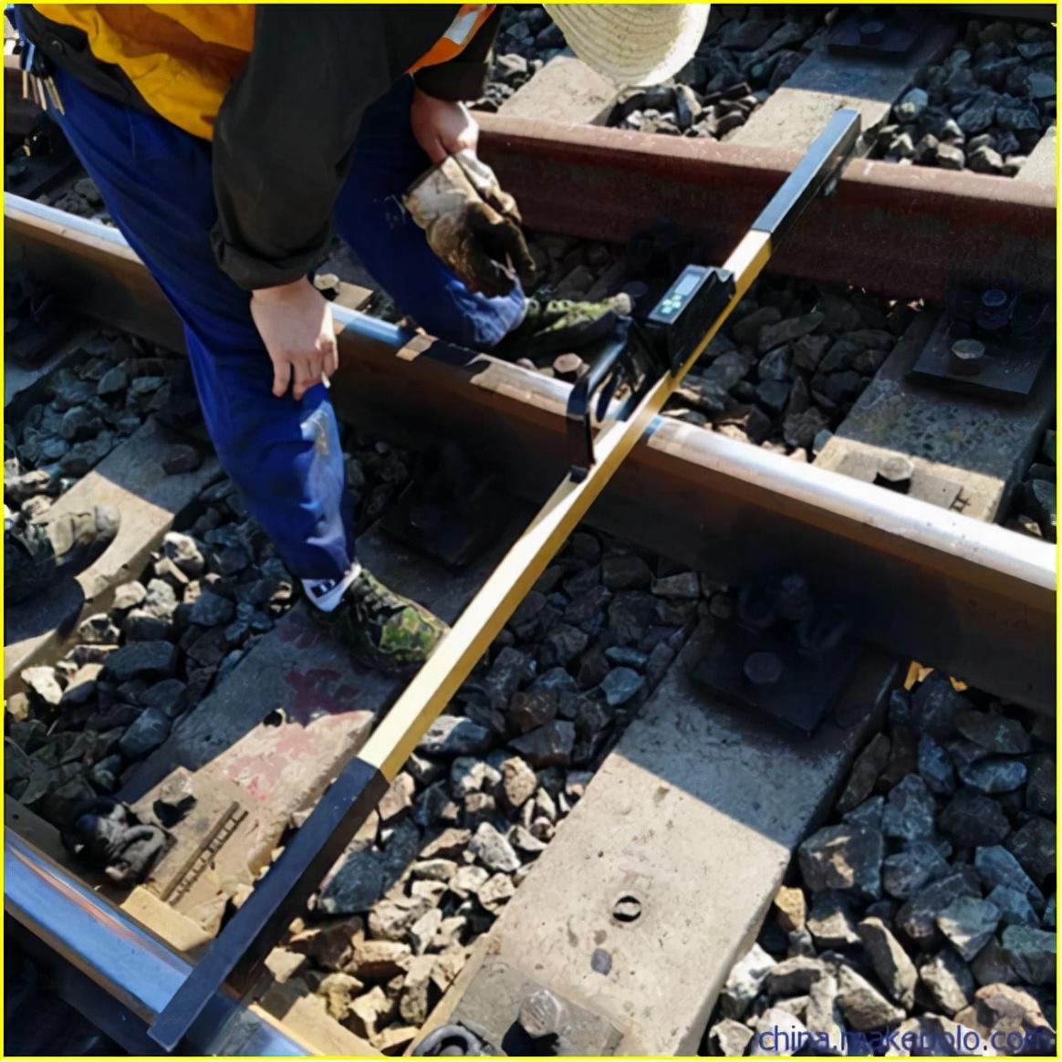 轨距测量示意图轨向