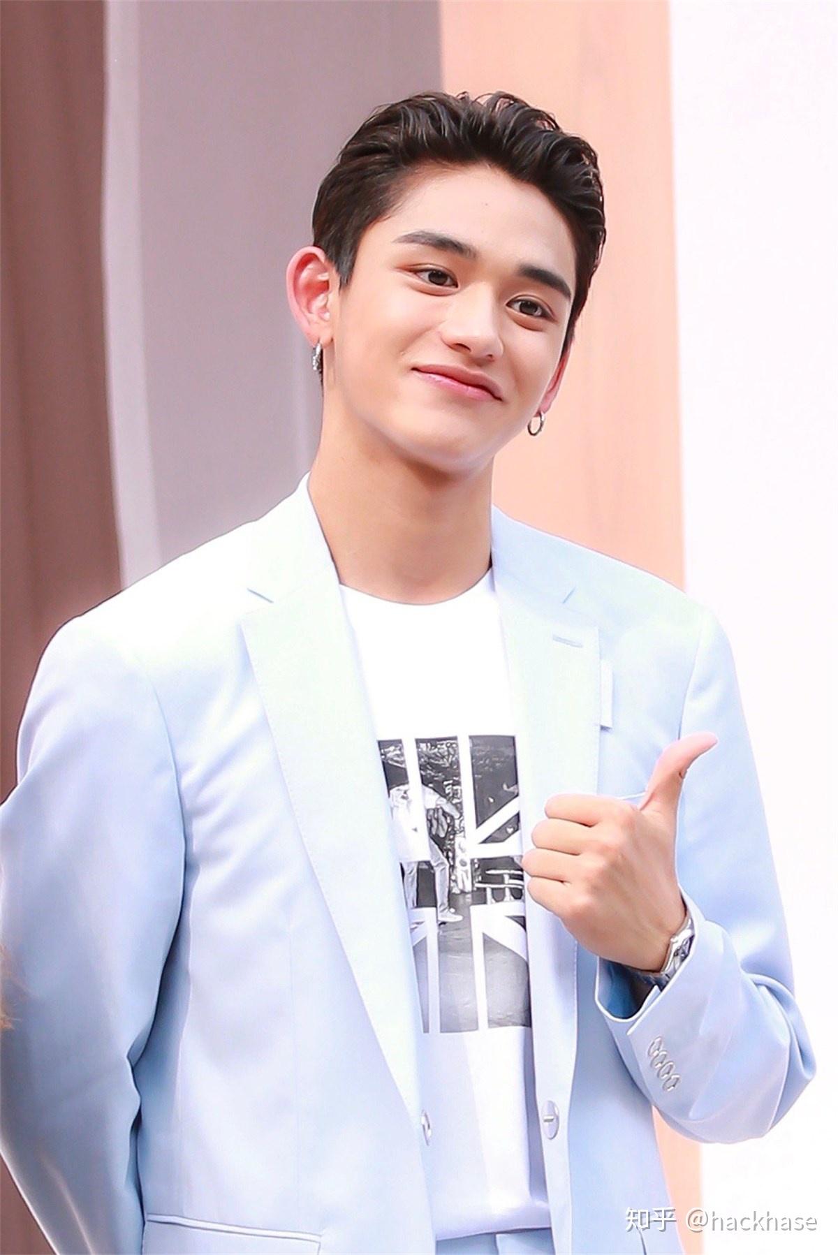 lucas开玩笑边伯贤对身体进行羞辱网友意见相左引争议