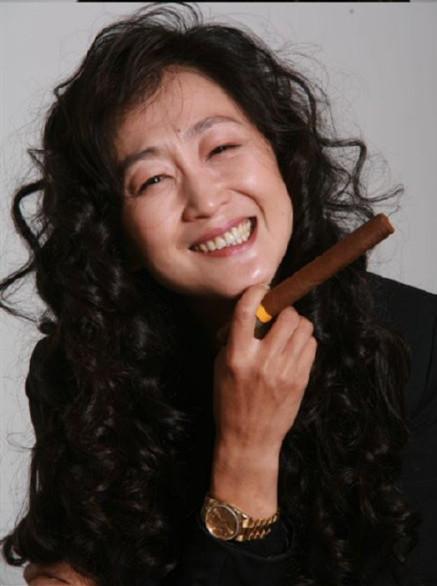 作为一个观众眼中的气力派女演员,陈瑾宛若非常少能跟前卫搭上边,她也