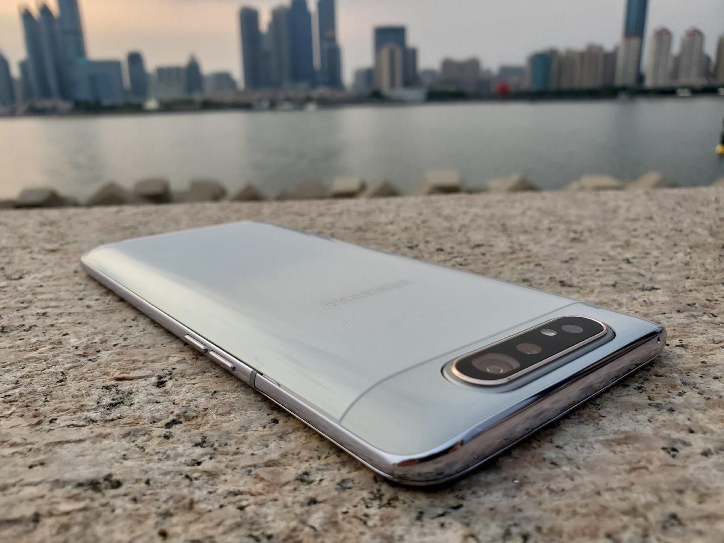 会眨眼的手机三星galaxya80