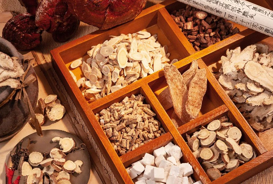 慢性再生障碍性贫血:以加味龟鹿二仙胶治疗40例,与司坦唑醇(康力龙)