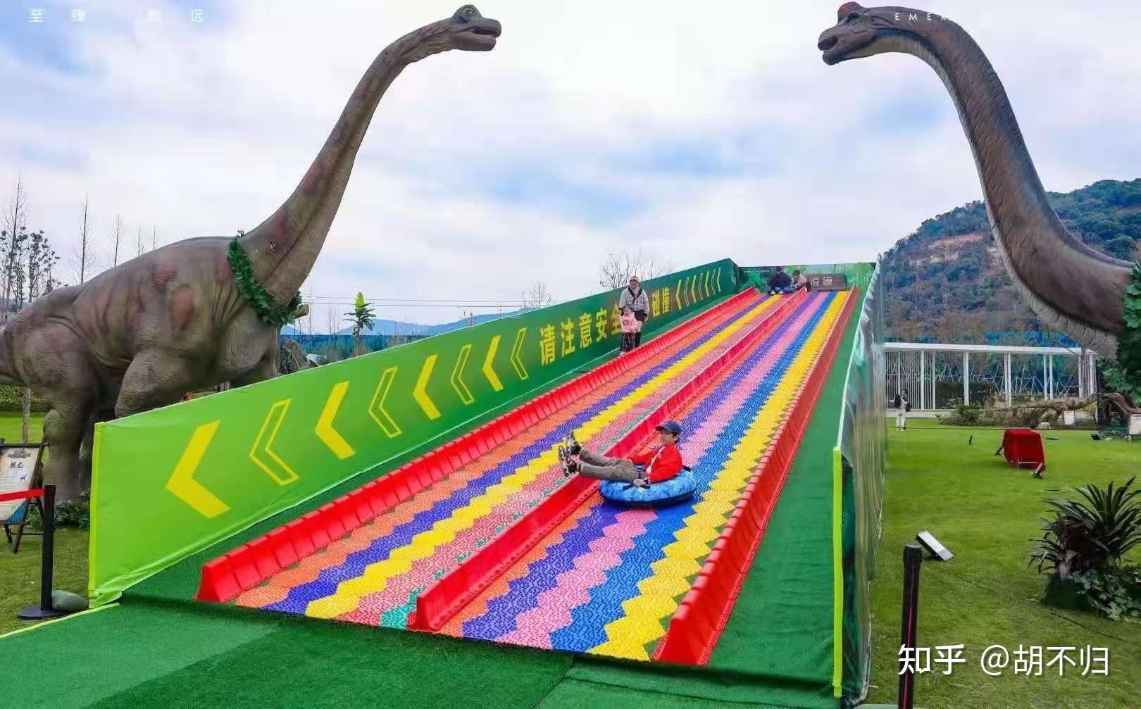 就算是一片荒地有了它也变成了七彩乐园,如同梦幻乐园一般,远看就像一