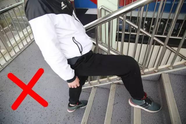 虽然看似简单的上下楼梯的动作就算错误也不会导致太严重的问题,但