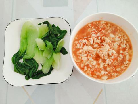 紫薯小餅 脫脂奶粉 雞蛋豆腐湯 水煮油菜 涼拌黃瓜 贊同