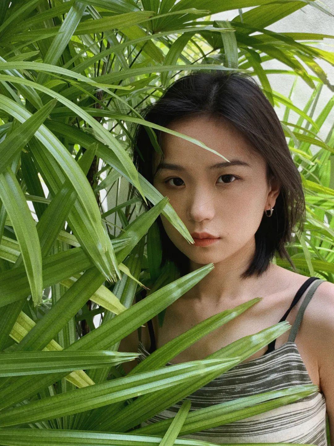 胡楚靓为什么能长红8年? - 知乎