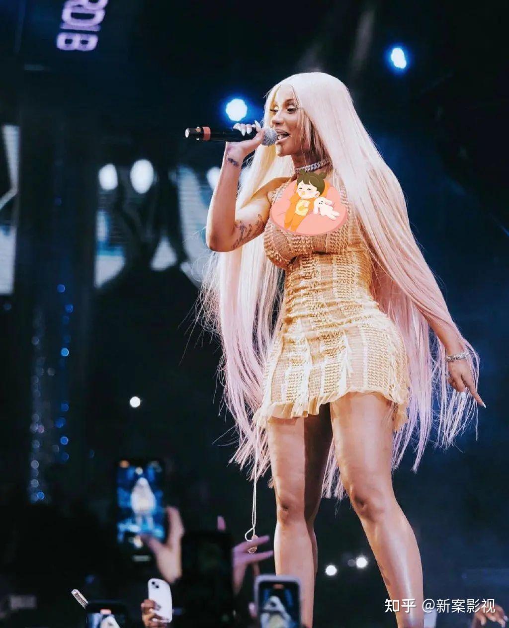 无下限美国女星cardib表演不穿内裤扭胯与粉丝互动秀卫生棉条