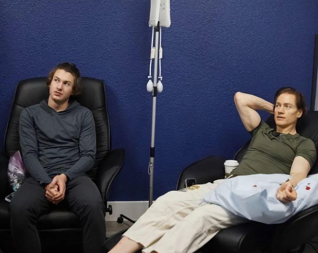 美科技大亨与17岁儿子换血?