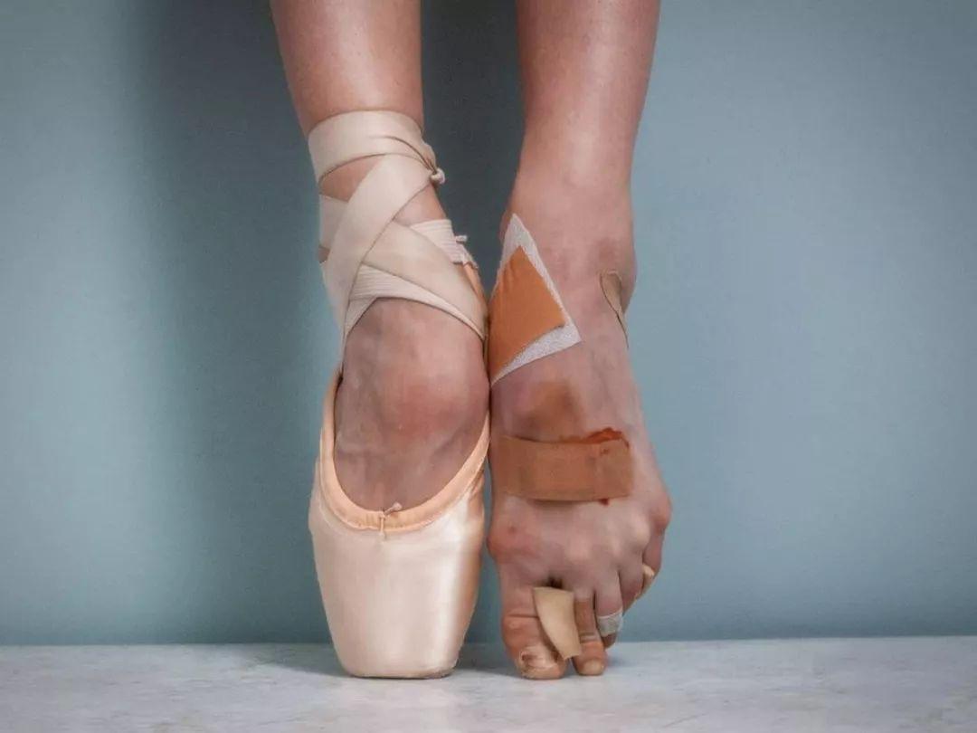 脚上的灵魂：我们所不知道的芭蕾幕后 – FOTOMEN